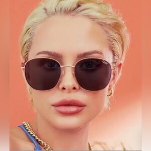 Quay Jezabell Round Sunglassess smoke gold frame